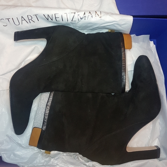 Stuart Weitzman Shoes - Stuart Weitzman The Brooks
Bootie